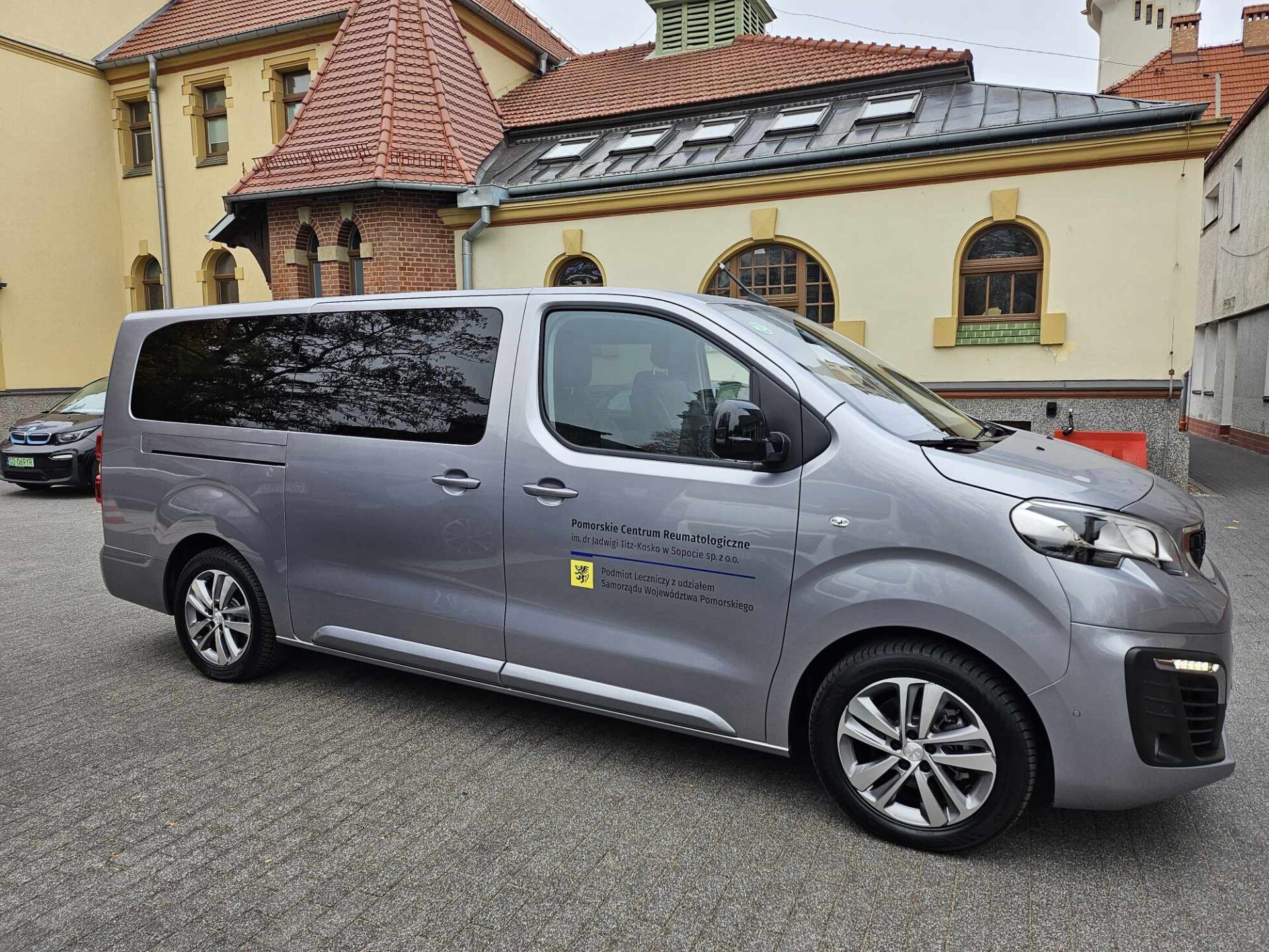 Pomorskie Centrum Reumatologiczne kupiło samochód. To pierwsze takie auto w historii placówki