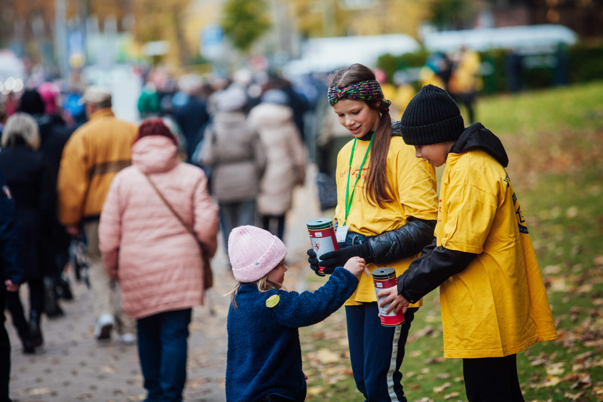 Światło dla Hospicjum. Wolontariusze kwestują na gdańskich cmentarzach