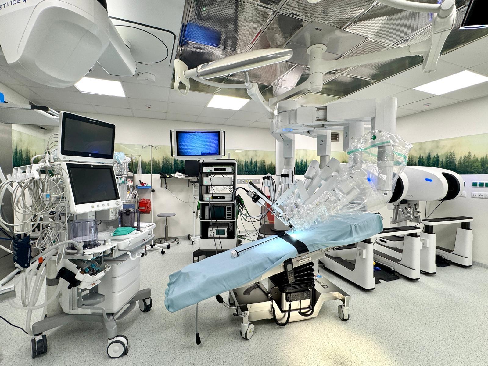 Nowoczesny robot chirurgiczny w Kościerzynie. To rewolucja w leczeniu i szkoleniach medycznych